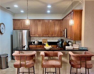 9092 Chula Vista Street - Photo Thumbnail 4