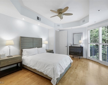 1560 Clermont Drive - Photo Thumbnail 8