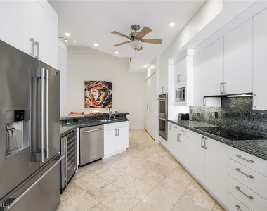 1560 Clermont Drive - Photo Thumbnail 3