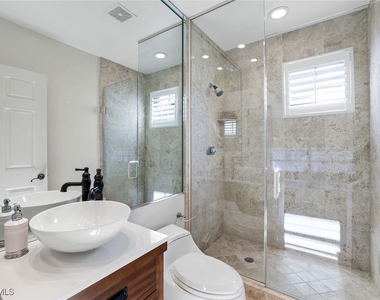 1560 Clermont Drive - Photo Thumbnail 13