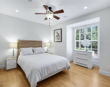 1560 Clermont Drive - Photo Thumbnail 12