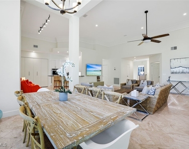 1560 Clermont Drive - Photo Thumbnail 7