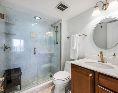 2750 Gulf Shore Boulevard N - Photo Thumbnail 10