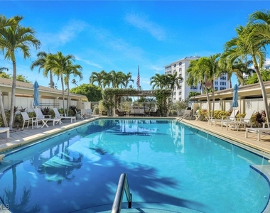 2750 Gulf Shore Boulevard N - Photo Thumbnail 17