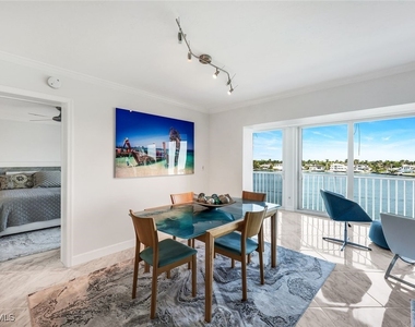 2750 Gulf Shore Boulevard N - Photo Thumbnail 4