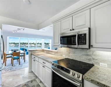 2750 Gulf Shore Boulevard N - Photo Thumbnail 7