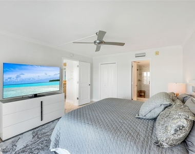 2750 Gulf Shore Boulevard N - Photo Thumbnail 9
