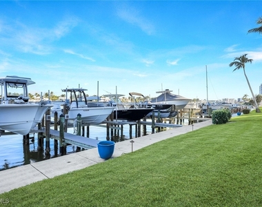 2750 Gulf Shore Boulevard N - Photo Thumbnail 15