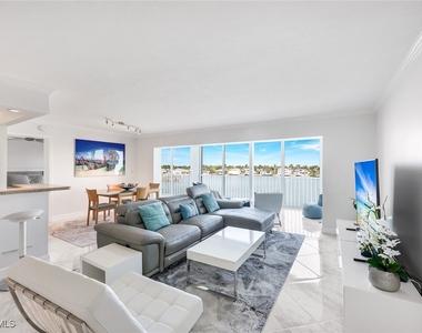2750 Gulf Shore Boulevard N - Photo Thumbnail 3