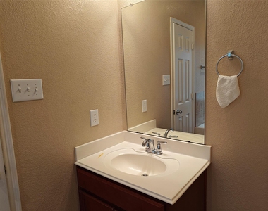 7915 Moss Springs Ct Court - Photo Thumbnail 21