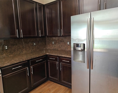 7915 Moss Springs Ct Court - Photo Thumbnail 14