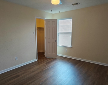 7915 Moss Springs Ct Court - Photo Thumbnail 39