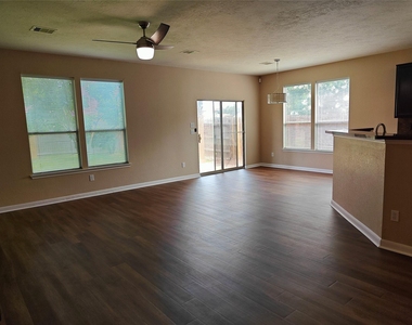 7915 Moss Springs Ct Court - Photo Thumbnail 10