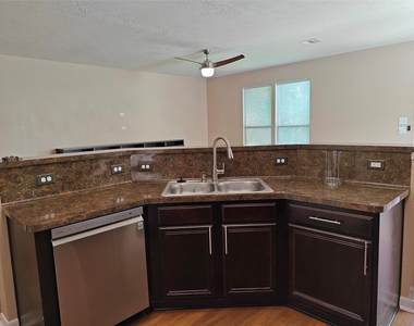 7915 Moss Springs Ct Court - Photo Thumbnail 13