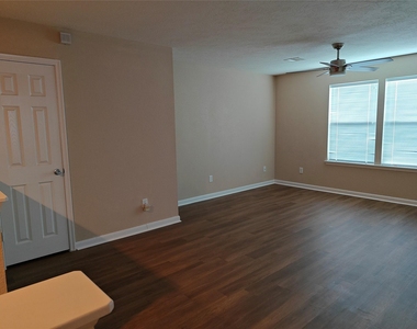 7915 Moss Springs Ct Court - Photo Thumbnail 41