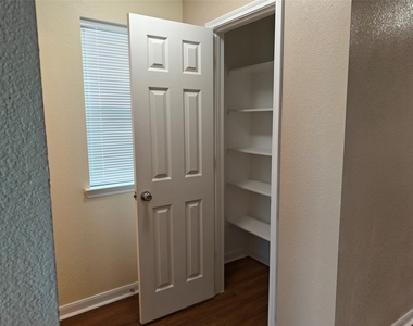7915 Moss Springs Ct Court - Photo Thumbnail 30