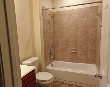 7915 Moss Springs Ct Court - Photo Thumbnail 6