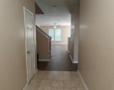 7915 Moss Springs Ct Court - Photo Thumbnail 2