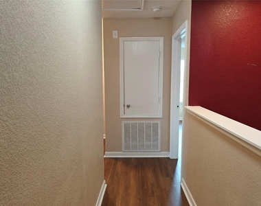 7915 Moss Springs Ct Court - Photo Thumbnail 32