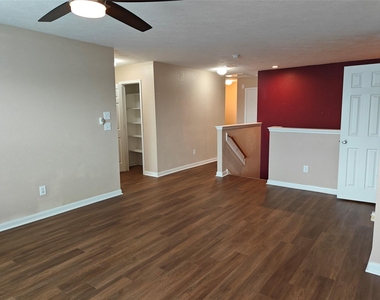 7915 Moss Springs Ct Court - Photo Thumbnail 29