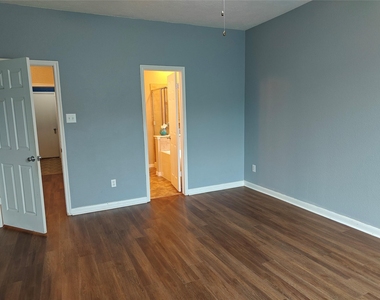 7915 Moss Springs Ct Court - Photo Thumbnail 18