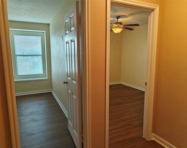 7915 Moss Springs Ct Court - Photo Thumbnail 33