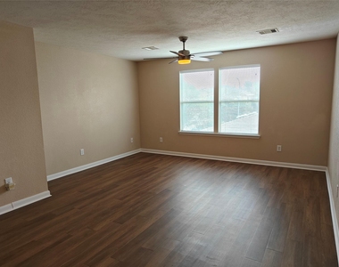 7915 Moss Springs Ct Court - Photo Thumbnail 28