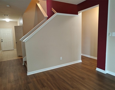 7915 Moss Springs Ct Court - Photo Thumbnail 16