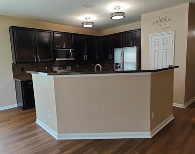 7915 Moss Springs Ct Court - Photo Thumbnail 11