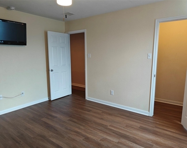 7915 Moss Springs Ct Court - Photo Thumbnail 40
