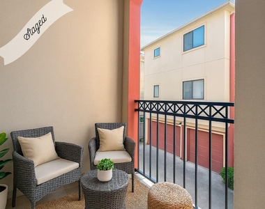 404 Parker Street - Photo Thumbnail 11