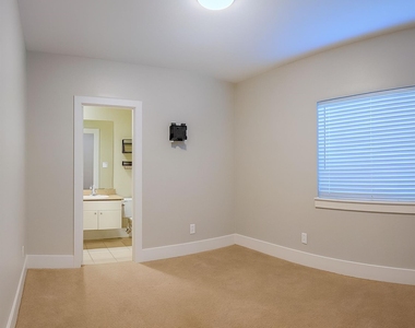 404 Parker Street - Photo Thumbnail 5