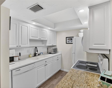 650 Pinellas Point Drive S - Photo Thumbnail 7