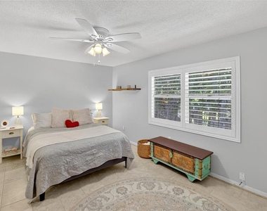 650 Pinellas Point Drive S - Photo Thumbnail 14