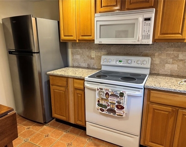 3124 Lake Bayshore Drive - Photo Thumbnail 11