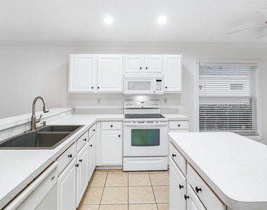 295 Fareham Drive - Photo Thumbnail 11