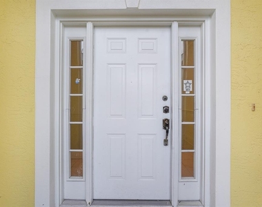 295 Fareham Drive - Photo Thumbnail 2