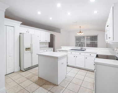295 Fareham Drive - Photo Thumbnail 13