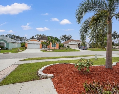 295 Fareham Drive - Photo Thumbnail 4