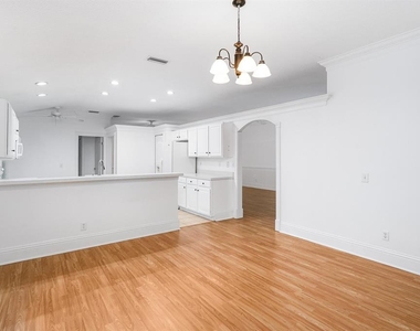 295 Fareham Drive - Photo Thumbnail 16