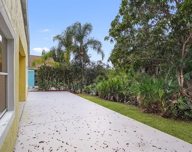 295 Fareham Drive - Photo Thumbnail 35