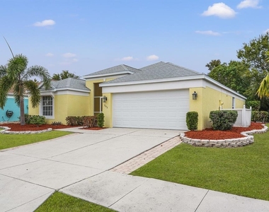 295 Fareham Drive - Photo Thumbnail 40