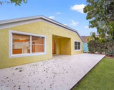 295 Fareham Drive - Photo Thumbnail 36