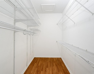 295 Fareham Drive - Photo Thumbnail 24