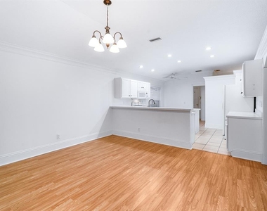 295 Fareham Drive - Photo Thumbnail 9