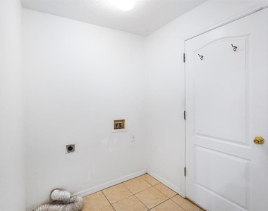295 Fareham Drive - Photo Thumbnail 32