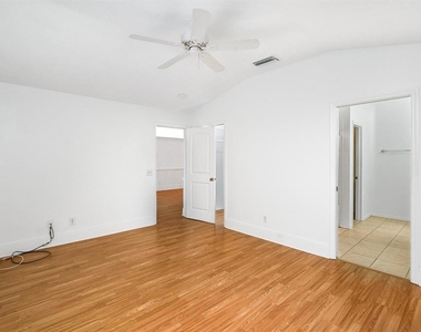 295 Fareham Drive - Photo Thumbnail 19