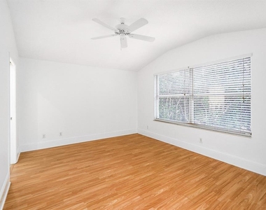 295 Fareham Drive - Photo Thumbnail 18