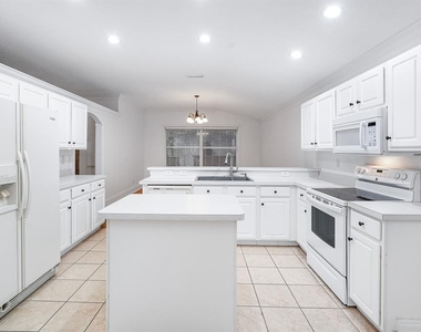295 Fareham Drive - Photo Thumbnail 12