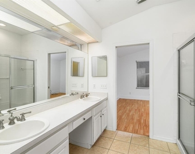 295 Fareham Drive - Photo Thumbnail 23